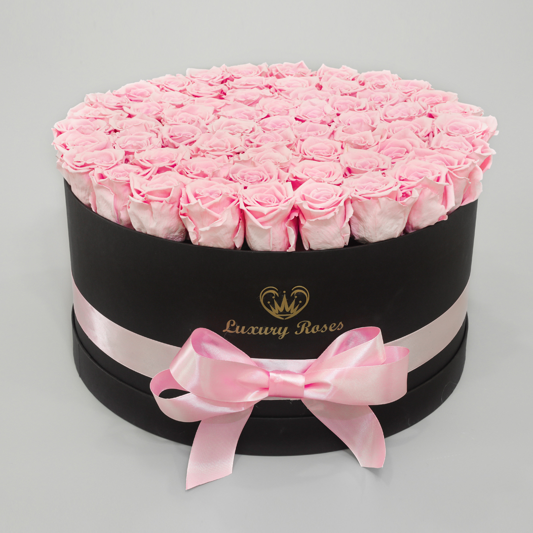 Luxusný okrúhly čierny box XL s trvácnymi ružovými ružami