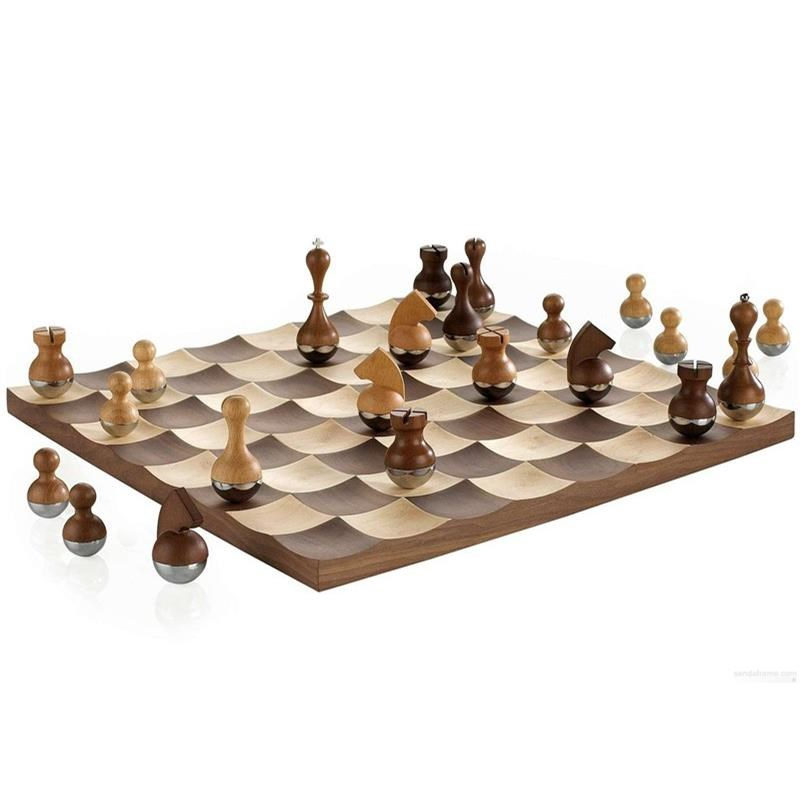 WOBBLE Chess 38x38 cm, figures sway