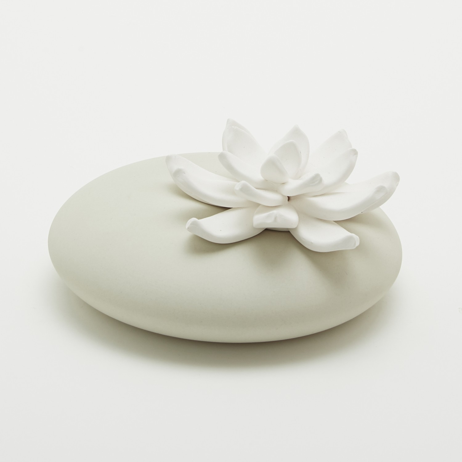 Stylish diffuser with a flying rose pattern - ANOQ