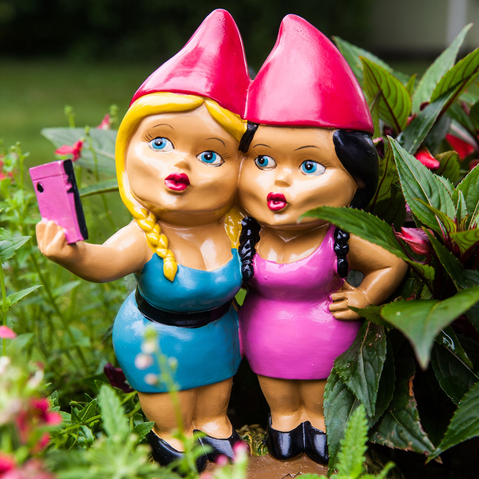 Selfie Sisters- puutarhatontut