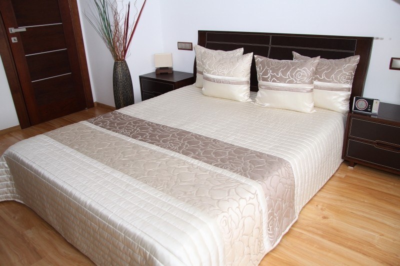 Béžové přehozy přes postel se vzorem Šířka: 240 cm | Délka: 240 cm