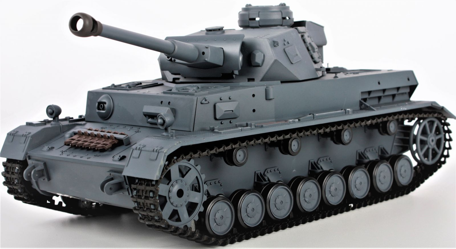 RC TANK Nemecký Panzerkampfwagen IV Ausf (F2 typ) 1:16 so zvukom a dymovými efektmi, strieľa guľôčky