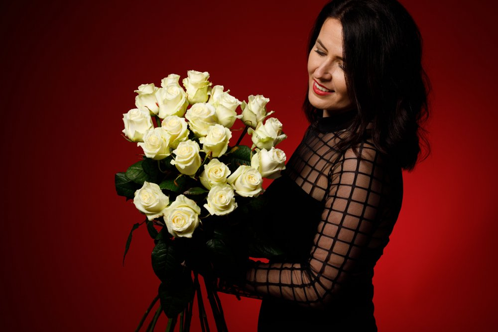 Biele ruže z lásky - mono kytica M