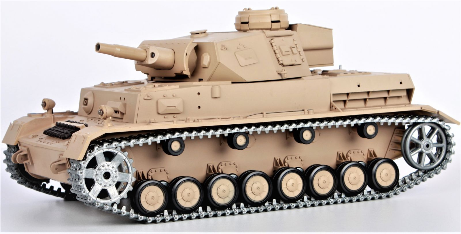 RC TANK German Panzer IV (F Type) 1:16 with sound effects, steel accessories, shoots pellets