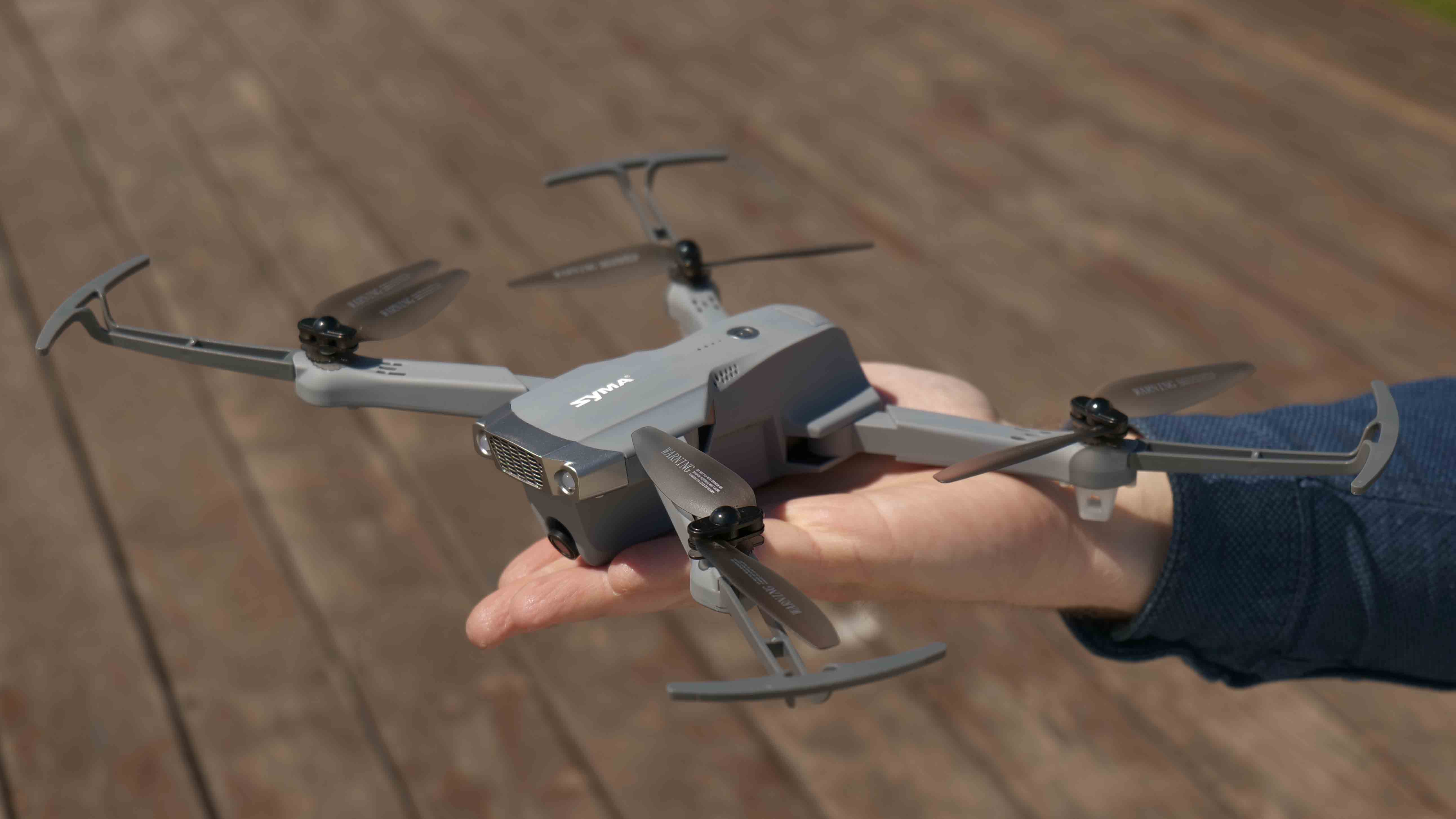 Dron Syma X30 (kamera 1080p, 2,4 GHz, dosah 250m) + náhradná batéria