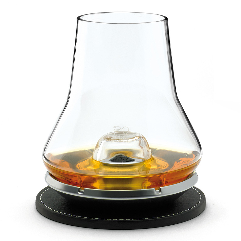 Whisky tasting glass with cooling coaster