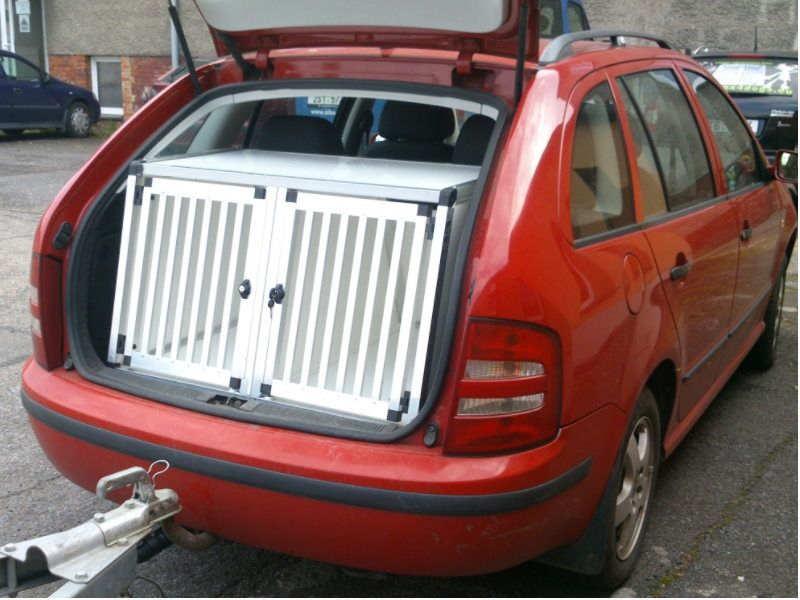 Škoda ketrec doboz kutyaszállításhoz az autóban