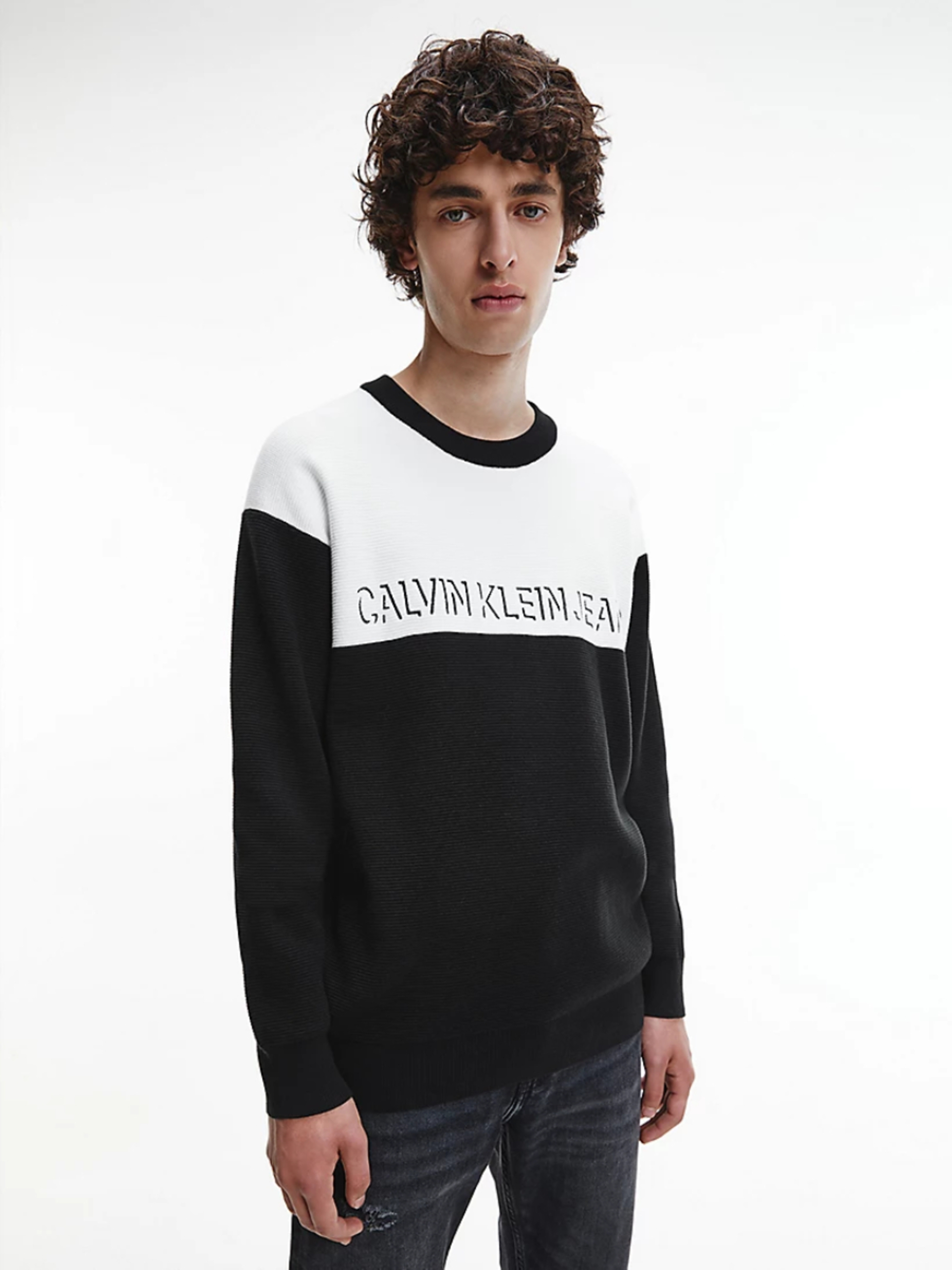 Calvin Klein pánsky čierno-biely sveter