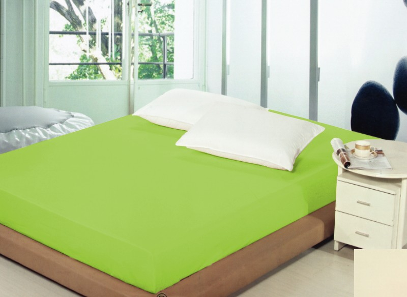 Φωτεινές πράσινες σεντόνια κρεβατιού