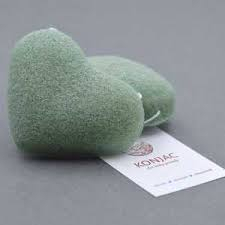 KONJAC Konjak houbička na obličej - srdce 1 ks Barva: Zelené srdce - extrakt z čaje