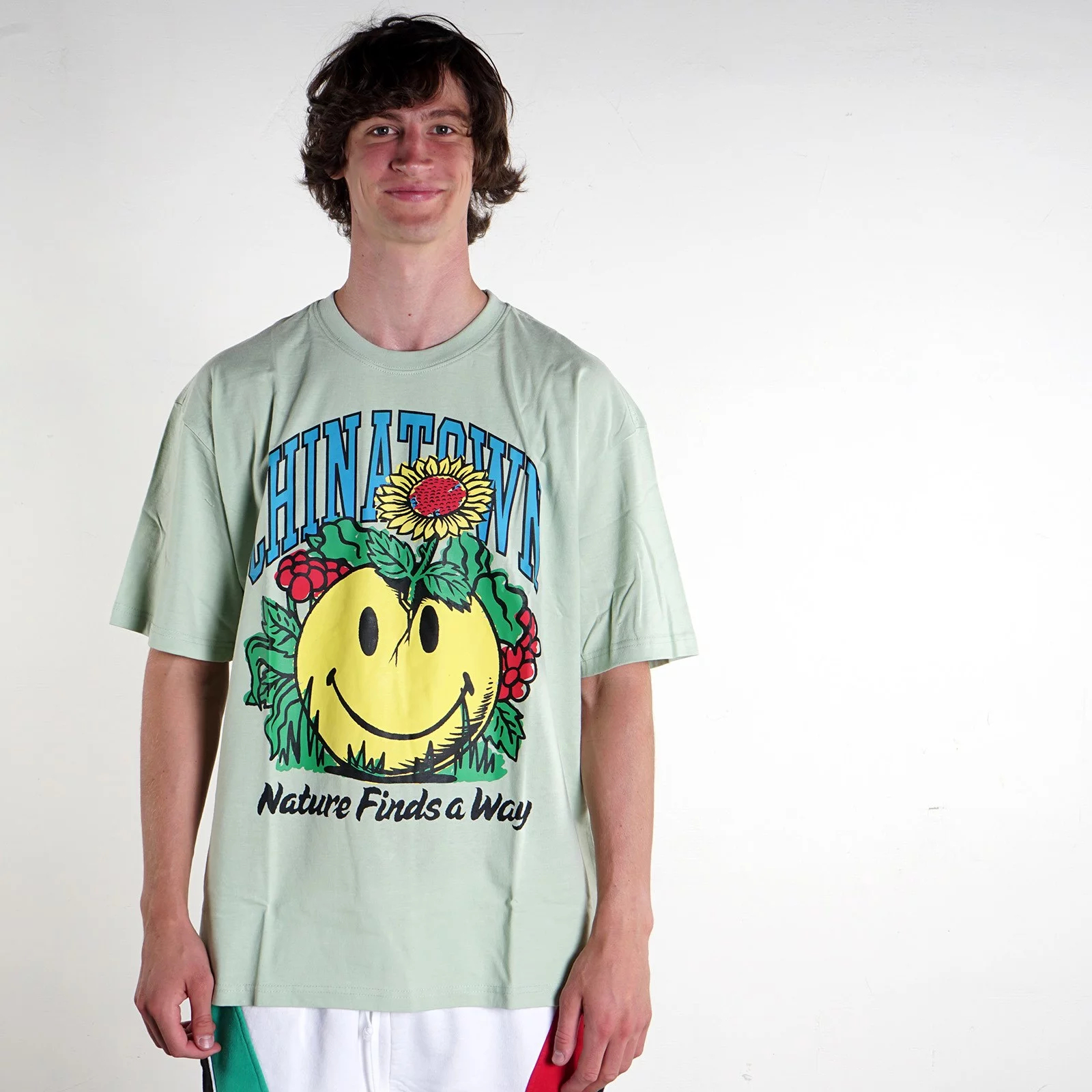 Men's T-shirt Chinatown Market Smiley Planter T-Shirt Tea Green CTM1990536/0495 (L) (Green)