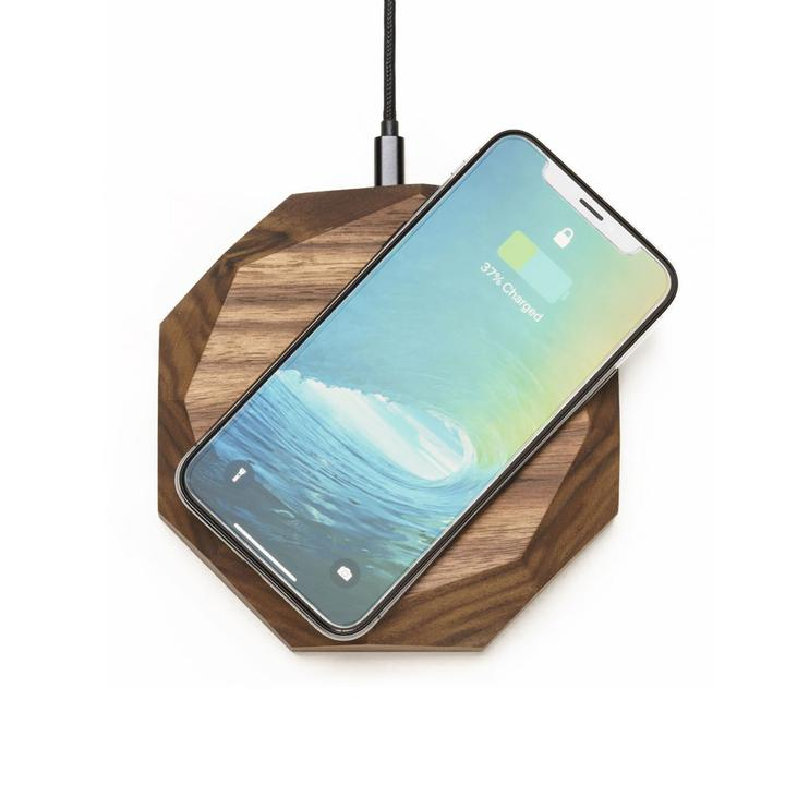 Dřevěná bezdrátová nabíječka na iPhone Materiál:: Ořech